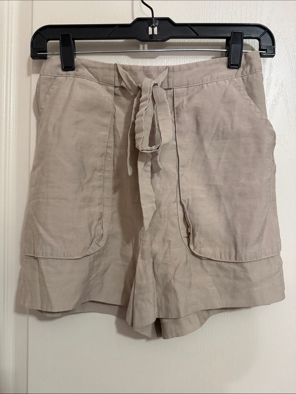 Gilli Light Beige Tie-Waist Shorts sz Small